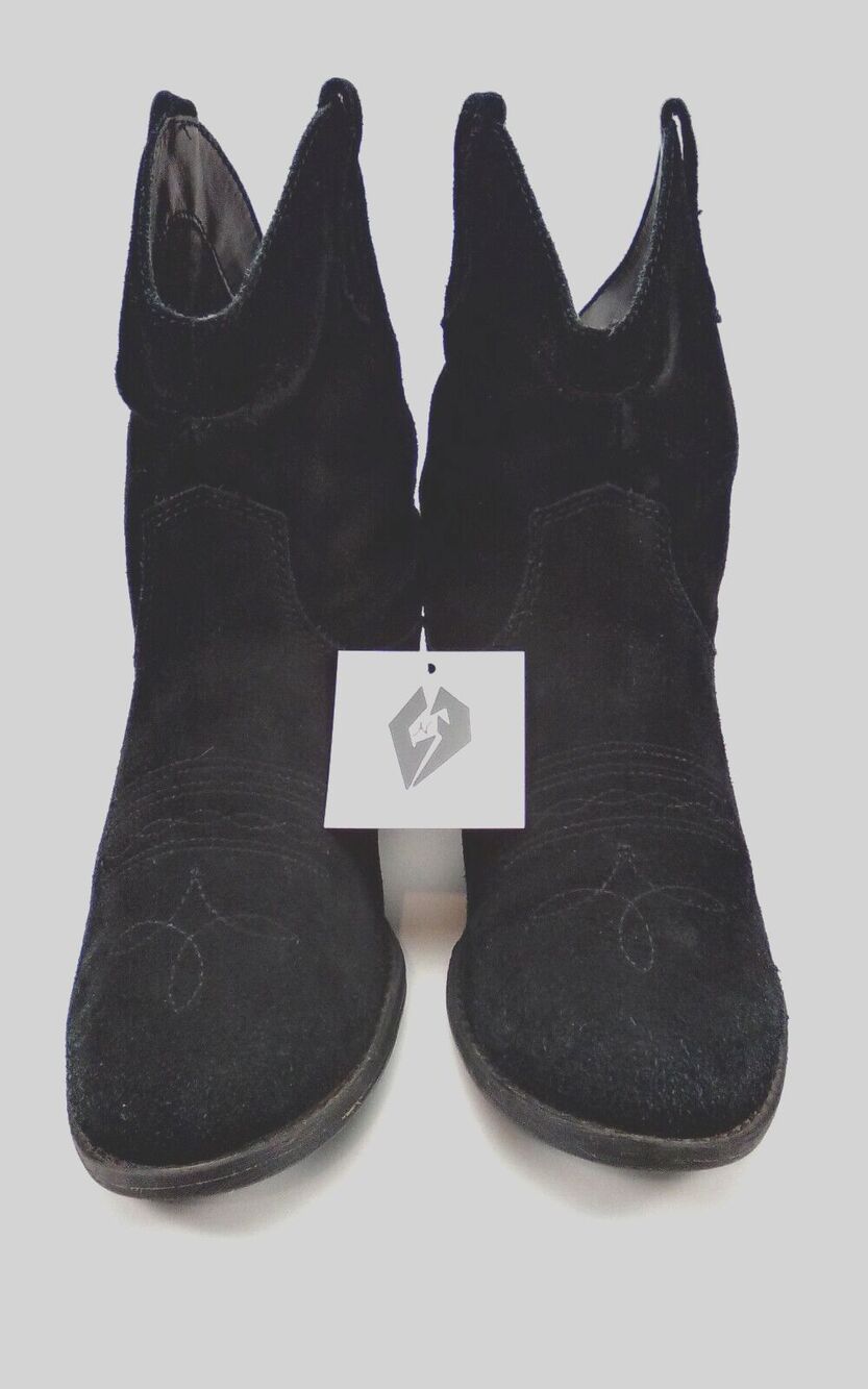 White Mountain Women's Suede Western Style 1.5'' Chucky Heel Boots Size 6.5